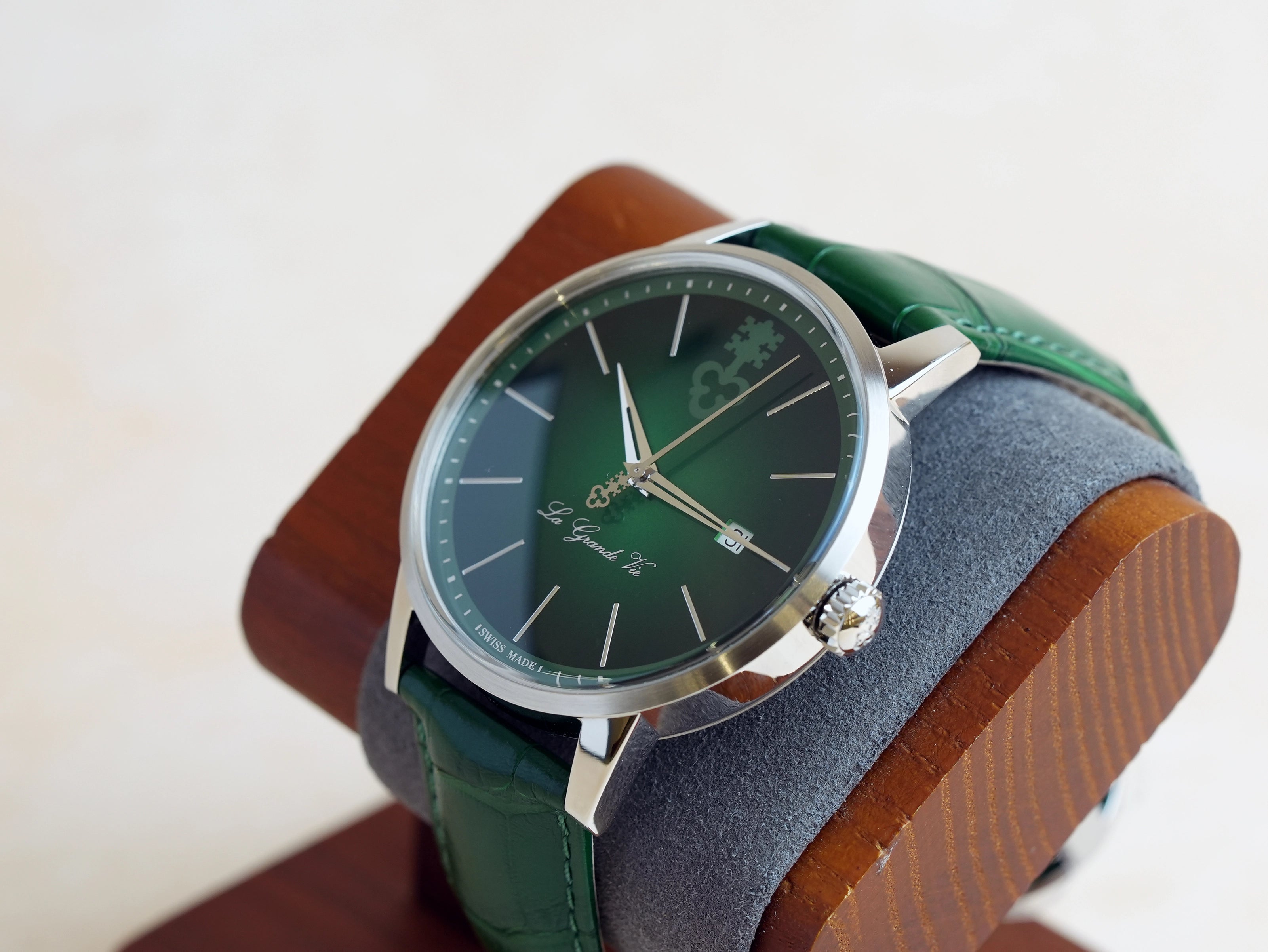 Corum Heritage La Grande Vie Green Dial 42mm Men Watch — side profile